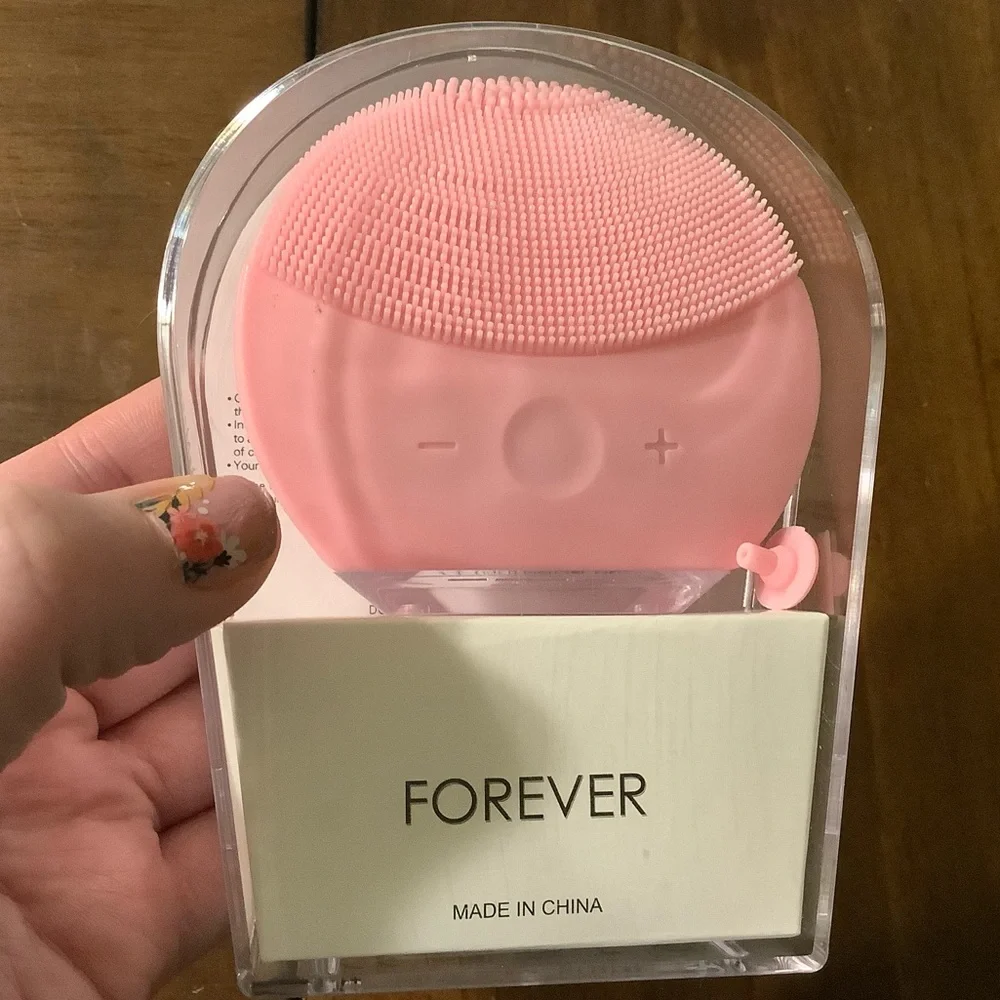 Forever Facial Cleansing Device NWT
